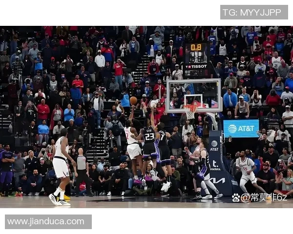 勇士与快船激战回顾2016年今日比赛精彩瞬间与关键时刻分析